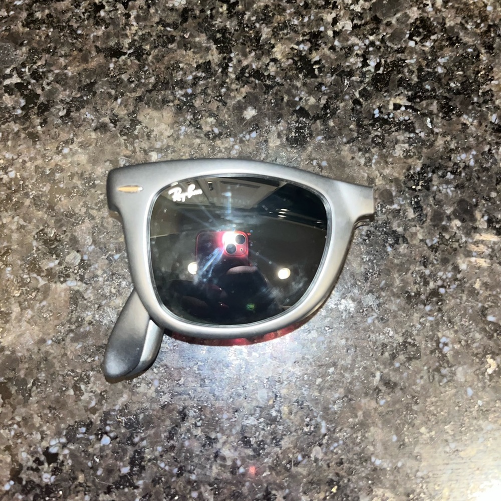 Lightly Used Authentic Foldable Ray Ban Wayferer Sunglasses